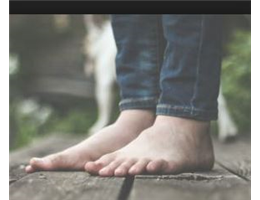 Come sono belli i piedi del messaggero di lieti annunci.