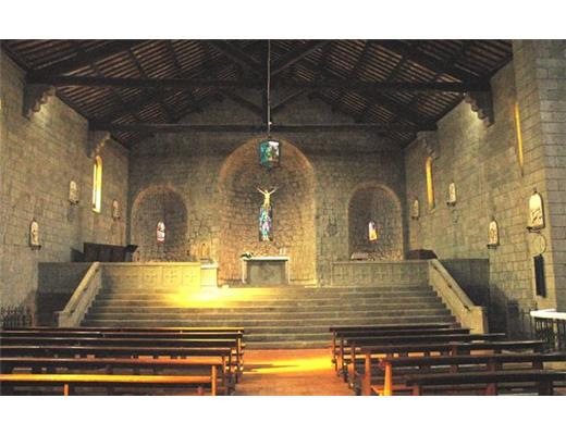 La navata della Chiesa di Sant'Andrea Apostolo in Viterbo, nell'antichissimo "Piano Scarano".