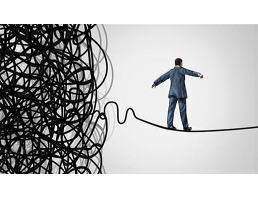 Inutile equilibrismo.