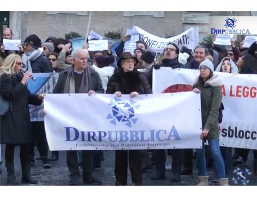 Una delle manifestazioni (18/12/2018) cui ha partecipato DIRPUBBLICA a favore degli idonei.